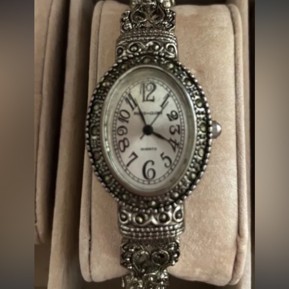 FASHIONABLE QUARTZ WATCH - Picture 8 of 8